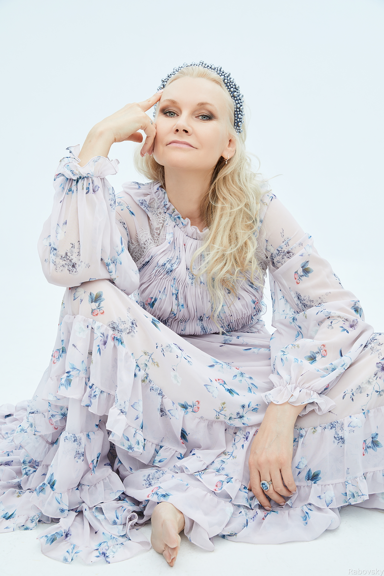 Juliana Polansky, Russian-speaking vocal coach, in a studio portrait